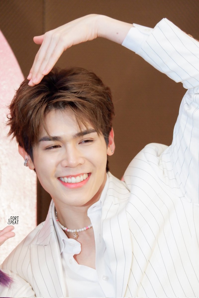 comFortXcomPeat's tweet photo. เล่นอะไรกันขอเล่นด้วยนะคับ
ผ่านเดือนกุมภามาแล้ว ตอนนี้ก็เข้าเดือนมีนาคม
รอเดือนมีใจของพี่พีทนะคับ ☺️☺️
.
.
.
ขอบคุณที่เป็นรอยยิ้มให้กันเสมอนะคับ 💕

° 𐐪𐑂 ♡ 𐐪𐑂 ₒ @peatwasu ° 𐐪𐑂 ♡ 𐐪𐑂 ₒ
#FebruaryWithPeat #Peatwasu https://t.co/FutEWGG5Ti