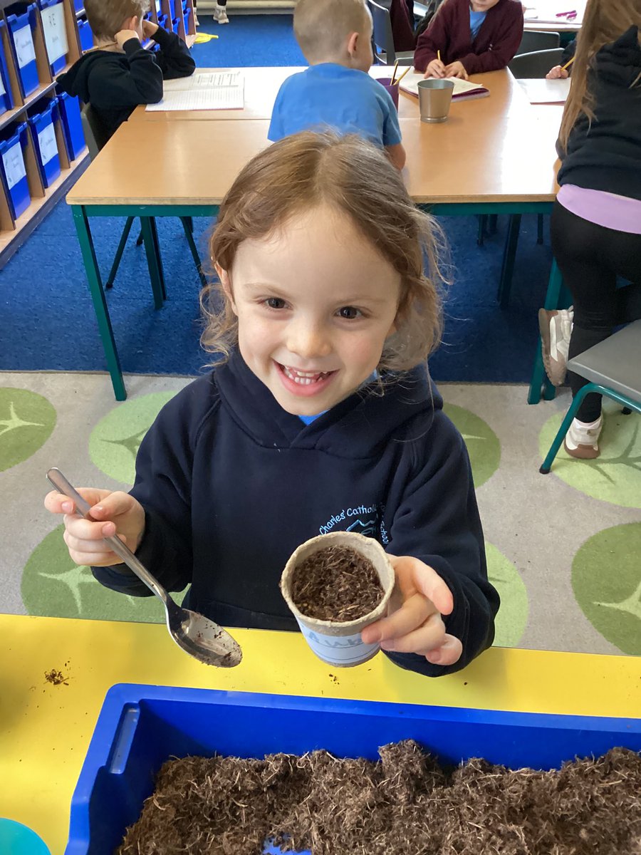 CharlesPrimary1's tweet photo. Year 1 planting seeds for Down syndrome awareness day. We will watch them grow for 21 days. https://t.co/DBPKQAPsk9