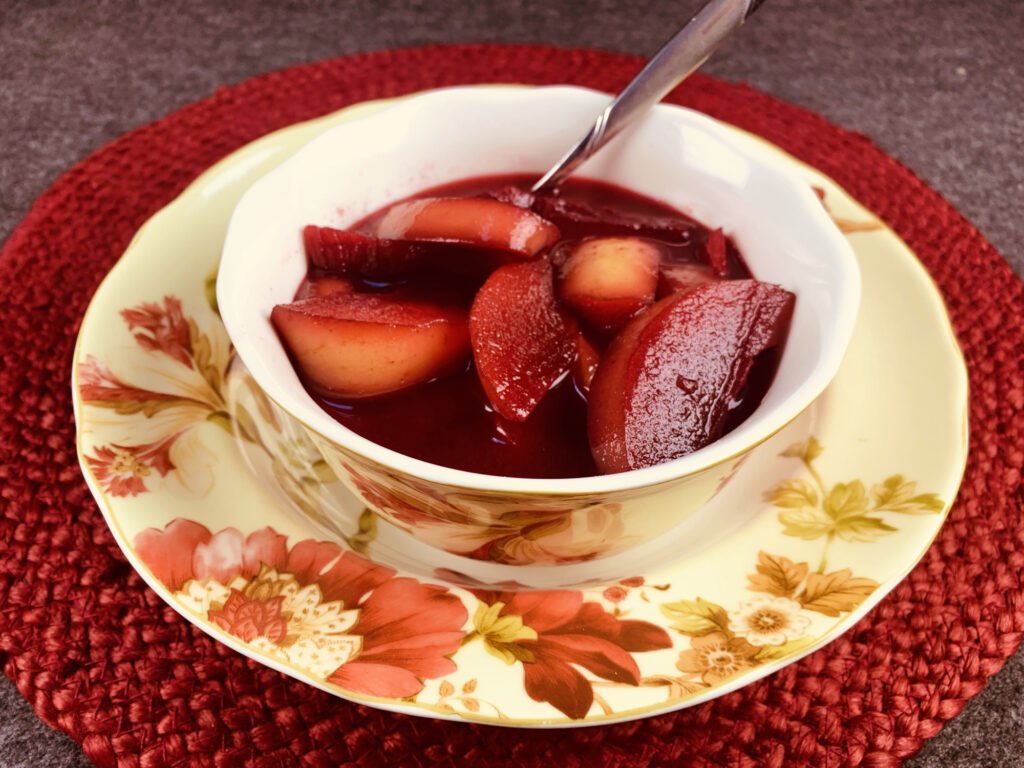 GGoodtaste's tweet photo. It’s #FruitCompoteDay friends - Poached Ruby Apple Slices made with refreshing fresh blackberry sauce is a delicious brunch or dessert. If you use different apple varieties, it shimmers. Find the #recipe https://t.co/ZLvXciWKRj #NationalFruitCompoteDay https://t.co/ybCVDduFOh
