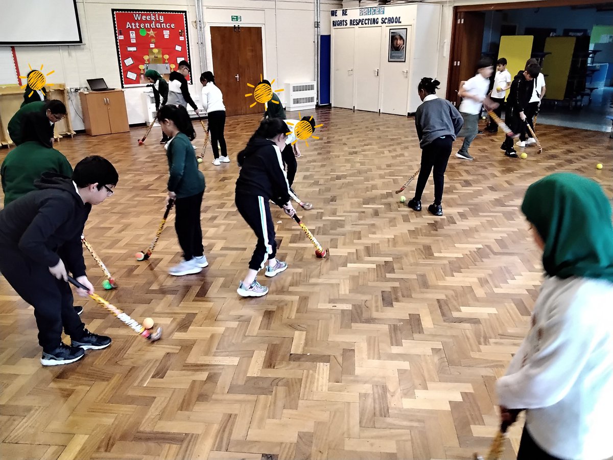 wyndclf's tweet image. 4S working really hard to learn how to dribble a ball in hockey.
#hockey #lesson1