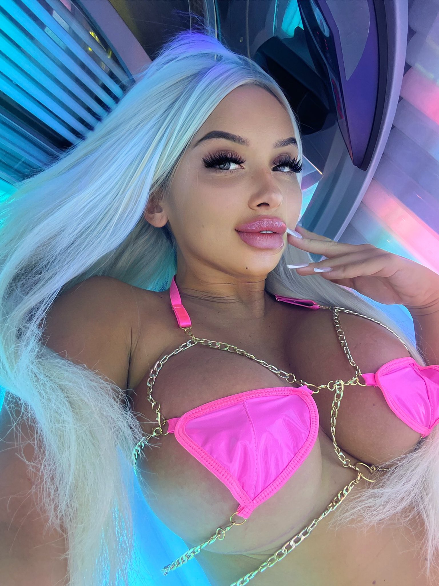 Lea_Keler's enchanting smileTwitter's delightful discoveryA touch of pure joy