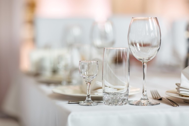 From securing your inventory to keeping your costs down, there are several benefits to renting tablecloths for your #Ohio restaurant! Check out our #blog to learn more. liniform.com/tablecloth-ren…