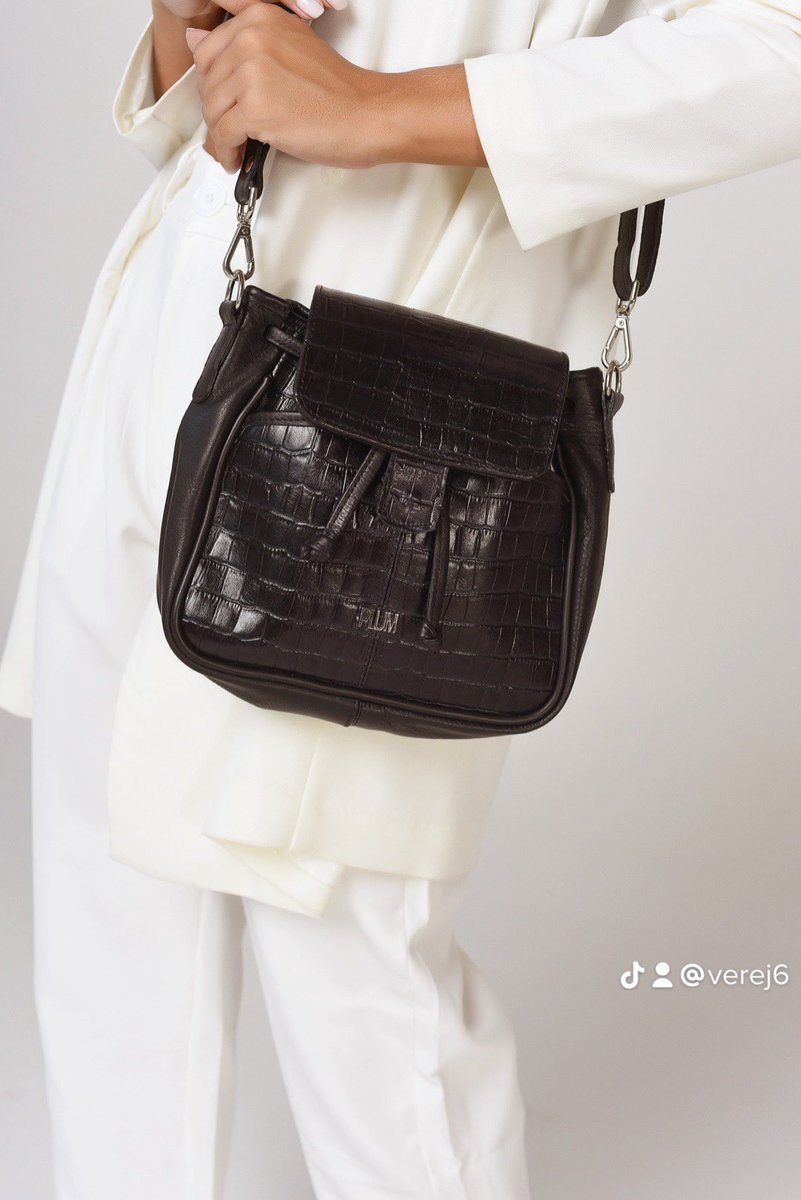 plumshopok's tweet photo. NEW IN ‼️ CARTERA MOCHILA TREVI

Es divina 😍 con bolsillo interno con cierre y otro al frente abierto. ¡La correa se puede cambiar de lugar y utilizar como Mochila también!

¡Conseguí tu Cartera Mochila Trevi con envío sin cargo y en hasta 6 Cuotas Sin Interés! https://t.co/QBynVDrBwj