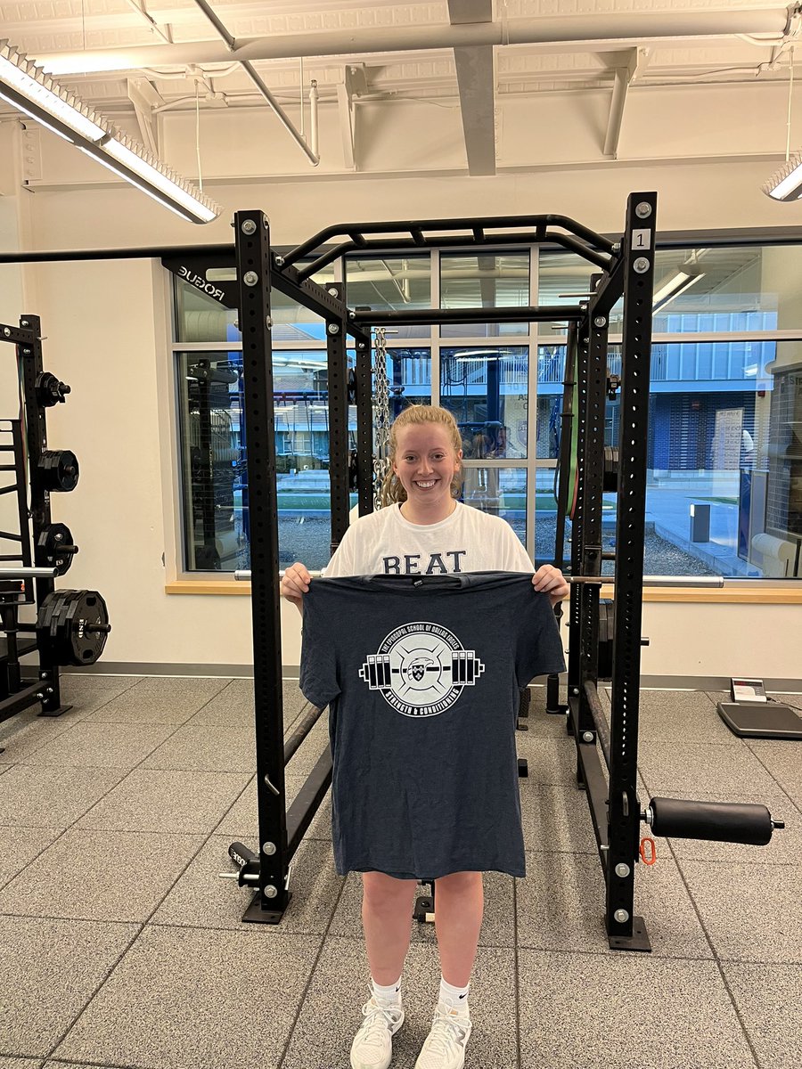 Congrats to Katherine Hess ‘23 for earning her shirt! Katherine attended 35 lifts during the winter off season, nice work! 💪🏻