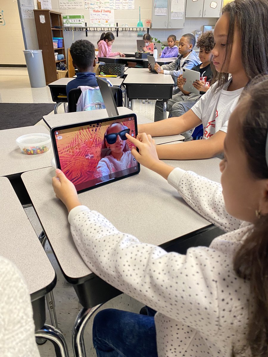 Yesterday was Apple Day!! <a href="/Apple/">Apple</a> came to the school and we got the chance to try out so many cool apps!!!