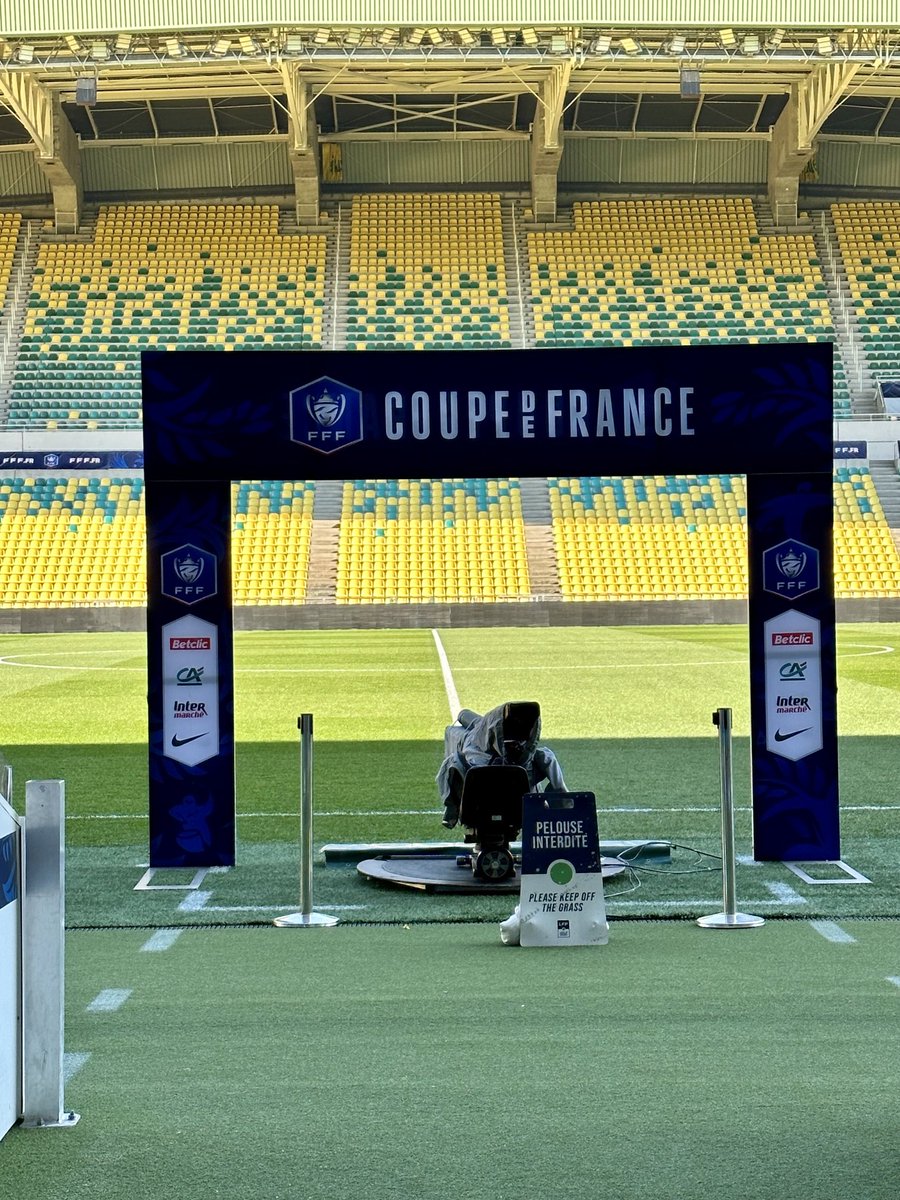 antoine_andre44's tweet photo. Malgré le huis clos, une équipe du SMUR ⁦@CHUnantes⁩ sera bien présente ce soir à la Beaujoire ⁦@FCNantes⁩ https://t.co/NFquB8Sxj9