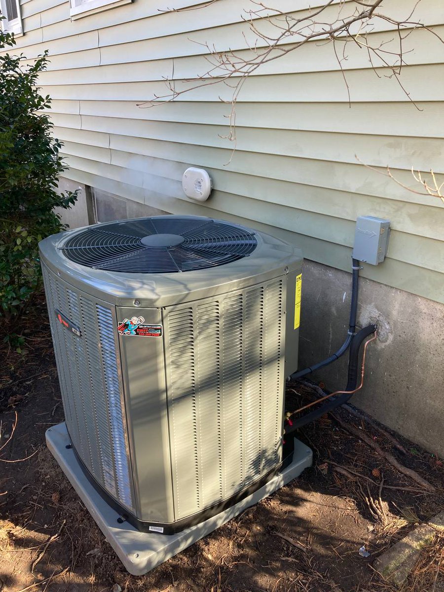 FirstChoice_NJ's tweet photo. Great job, Joey, Amando and Bruno! We're glad this family in Edison can now enjoy the comfort of a high efficiency furnace, coil and condenser.  #hvac #hvaclife #service #homeservice #comfort #hardwork #edison #comfortable https://t.co/ConShMYxDT