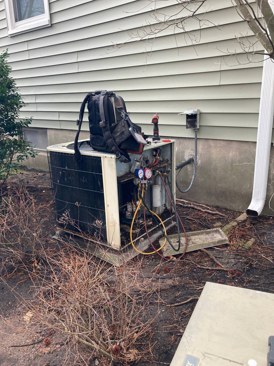 FirstChoice_NJ's tweet photo. Great job, Joey, Amando and Bruno! We're glad this family in Edison can now enjoy the comfort of a high efficiency furnace, coil and condenser.  #hvac #hvaclife #service #homeservice #comfort #hardwork #edison #comfortable https://t.co/ConShMYxDT
