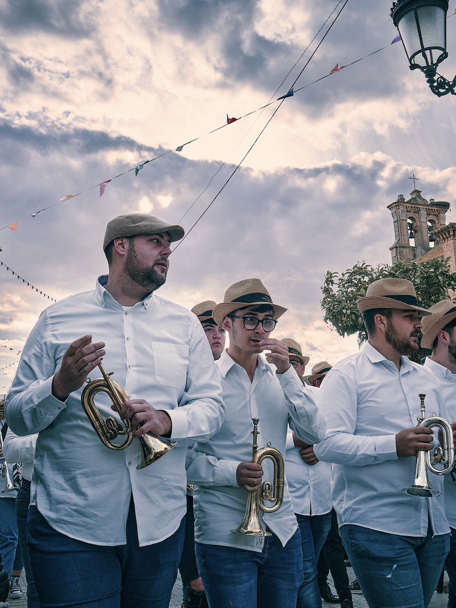 Stamariagranada's tweet photo. 🎪 | Imágenes recogidas por el objetivo de @ricamorago durante nuestra participación en el pasacalles que ofrecimos junto a la Escuela de Baile de @MariaCanea en la 𝗙𝗲𝗿𝗶𝗮 𝟭𝟵𝟬𝟬 de nuestro pueblo.

#SantaMaria2011 | @AytoMoguer https://t.co/3kCYlf1vWY