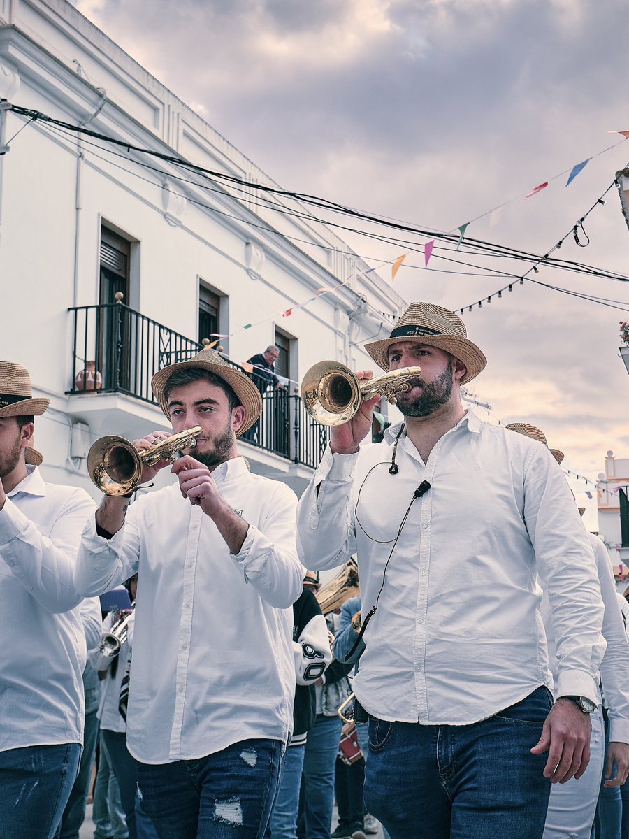 Stamariagranada's tweet photo. 🎪 | Imágenes recogidas por el objetivo de @ricamorago durante nuestra participación en el pasacalles que ofrecimos junto a la Escuela de Baile de @MariaCanea en la 𝗙𝗲𝗿𝗶𝗮 𝟭𝟵𝟬𝟬 de nuestro pueblo.

#SantaMaria2011 | @AytoMoguer https://t.co/3kCYlf1vWY