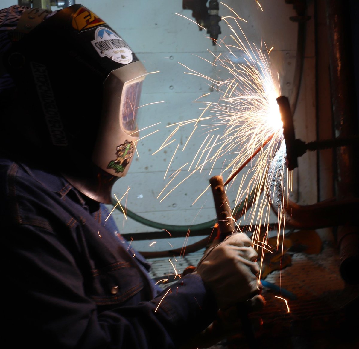 dmtcsc's tweet photo. Mr. Swanger’s Welding I students are performing welding techniques that include welding with mirrors, vertical and overhead welding, and welding a T-Joint.  
#DMTCPrepares #BroomeHighSchool #Broome #SpartanburgHighSchool #SpartanHigh #CTE #CareerReady #Welding #Welders https://t.co/t2XZyDYGr8