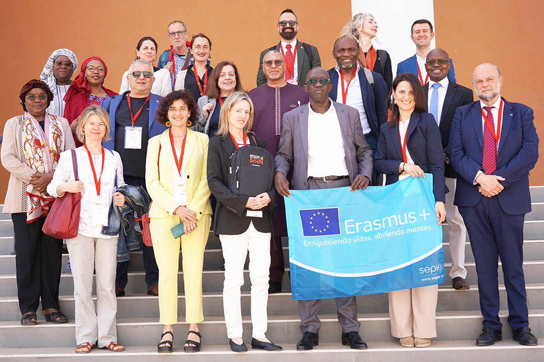 MahtarMbow's tweet photo. [#Visite]
En séjour au Sénégal du 28 février au 1er mars 2023, la délégation de recteurs espagnols a effectué une visite à l’UAM, ce mardi 28 février 2023.

#kebetu #UAM #ErasmusPlus #ErasmusApp #EspaceEducation   #compublique #opportunite #innovation #networking #recherche https://t.co/P2LMYxrWQo