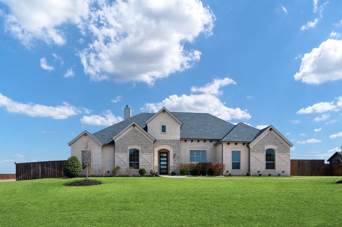 benwegmann's tweet photo. 1+ acre living at my newest listing 🤠 https://t.co/F9ZIsouMBt