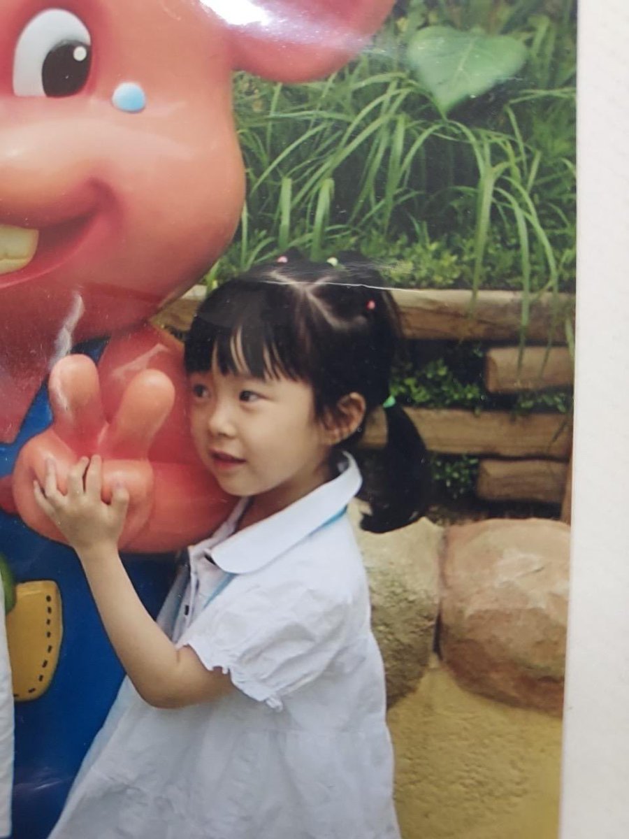 dakong_yeon's tweet photo. 세상에서 제일 좋아해 
세상에서 제일 축하해
예쁘게 자라줘서 고마워
자랑스러운 내 가수가 되어줘서 고마워
#HappyDAYEONday
#21歳も大好きダヨン
#EternalSpringDayeon
#봄의_요정처럼_감탄했던_다연이의_스물하나 https://t.co/Sv6xqE89dB
