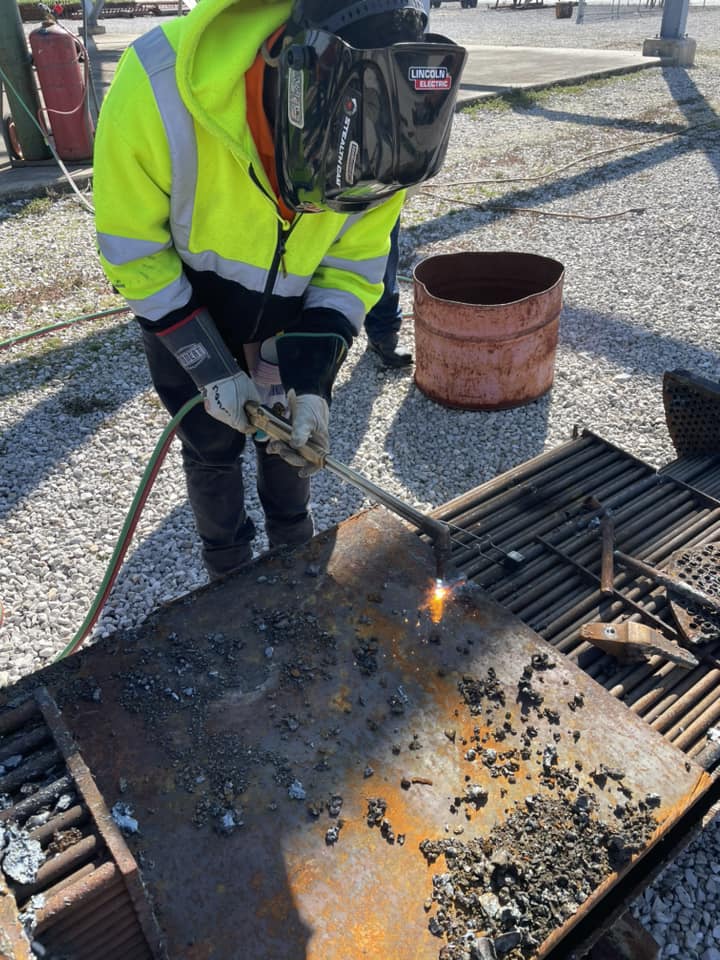 374Local's tweet image. Check out our Dale's 1st Period Apprentices getting prepared for their first jobs! Burning, cutting and gouging out in the yard earlier this week. Great job guys!