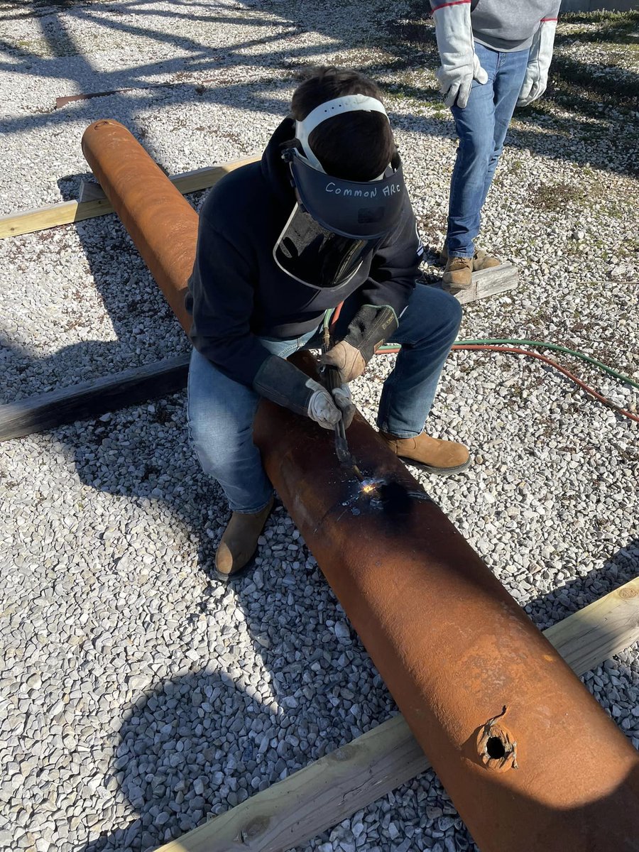 374Local's tweet image. Check out our Dale's 1st Period Apprentices getting prepared for their first jobs! Burning, cutting and gouging out in the yard earlier this week. Great job guys!