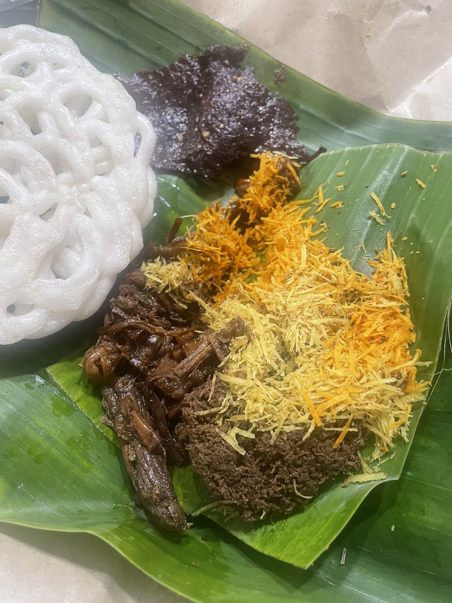 finallywoken's tweet image. Keeping up with @felinekeeper, here is Nasi Krawu, a traditional dish from #Gresik, #EastJava
#nasikrawu #Surabaya #traditional #indonesianfood