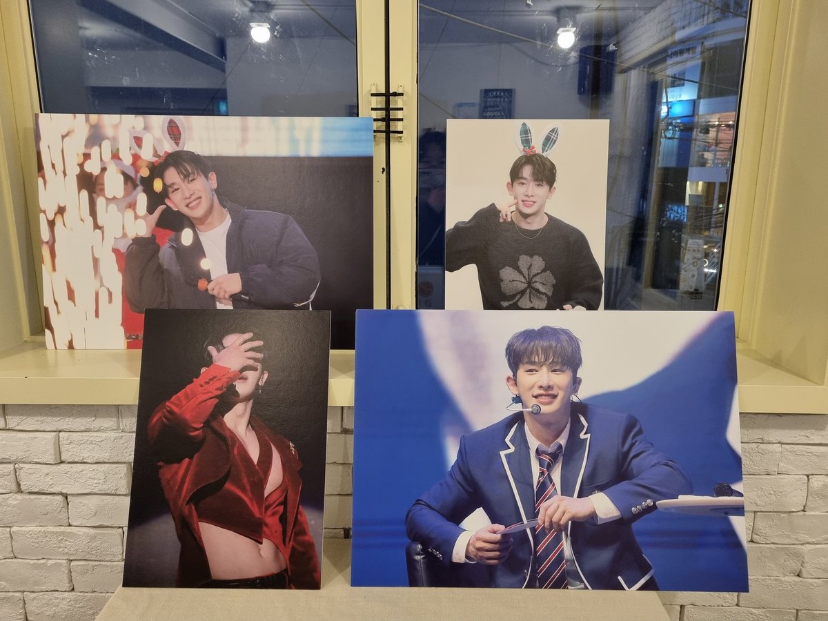 realtokkiwenee's tweet image. 원호 생카투어6번째 커피숍
커피는 도저히 못사겠어요ㅜ
마침 엽서가 너무이뻐서 &amp;gt;3&amp;lt;
엽서사니깐 얼그레이케이크 주셨엉ㅋㅋ
특전도 너무이쁘고 액자도 너무~~맘에들었던곳!! 
액자나눔 감사해요💙
@only1HO
#my_everyday_is_wonho 
#나의_매일은_원호
#원호 #HAPPY_WONHO_DAY