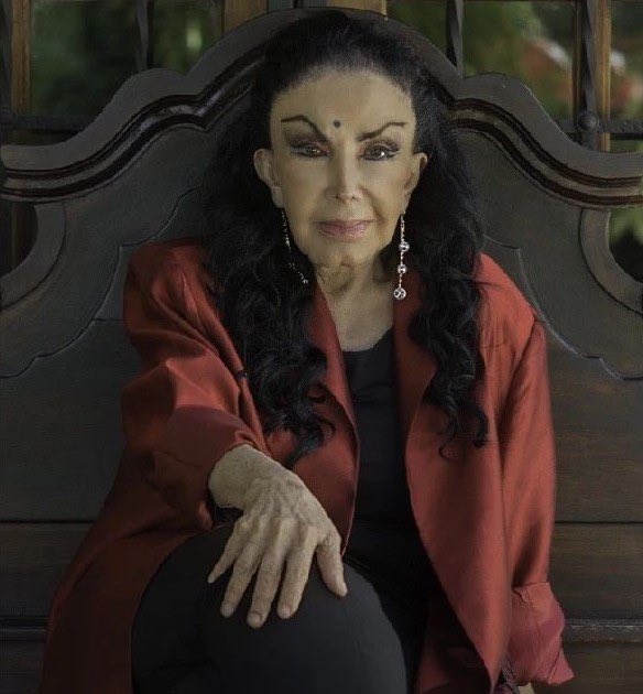 Triste noticia la de hoy, se fue nuestra paisana comiteca Irma Serrano, propuse varias veces le fuera reconocida su trayectoria por su pueblo natal, Comitán y Chiapas,  su trayectoria artística la convirtió en un ícono del espectáculo de su época. Los homenajes son en vida. DEP.