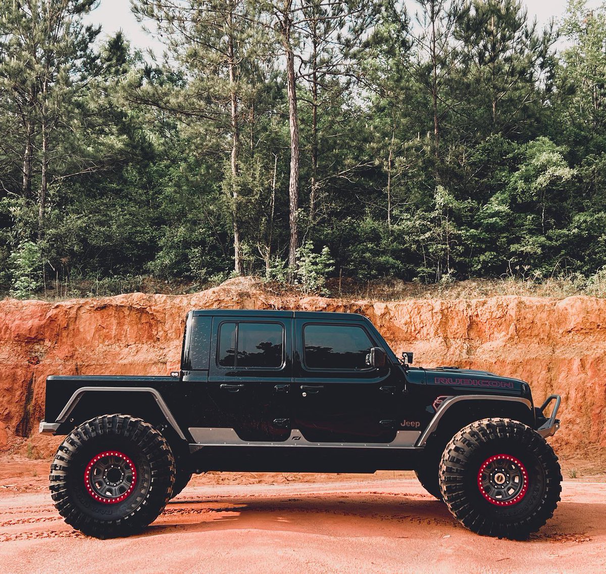 Doing things differently causes confusion. Don’t let the confusion of a few sway your individuality. Paradigm shifts never happen without someone questioning them. - @dan.dubose #motivation #motobilt #jeep #jeepgladiator #jeepporn #jeepmafia #jeepbeef #stance #picoftheday