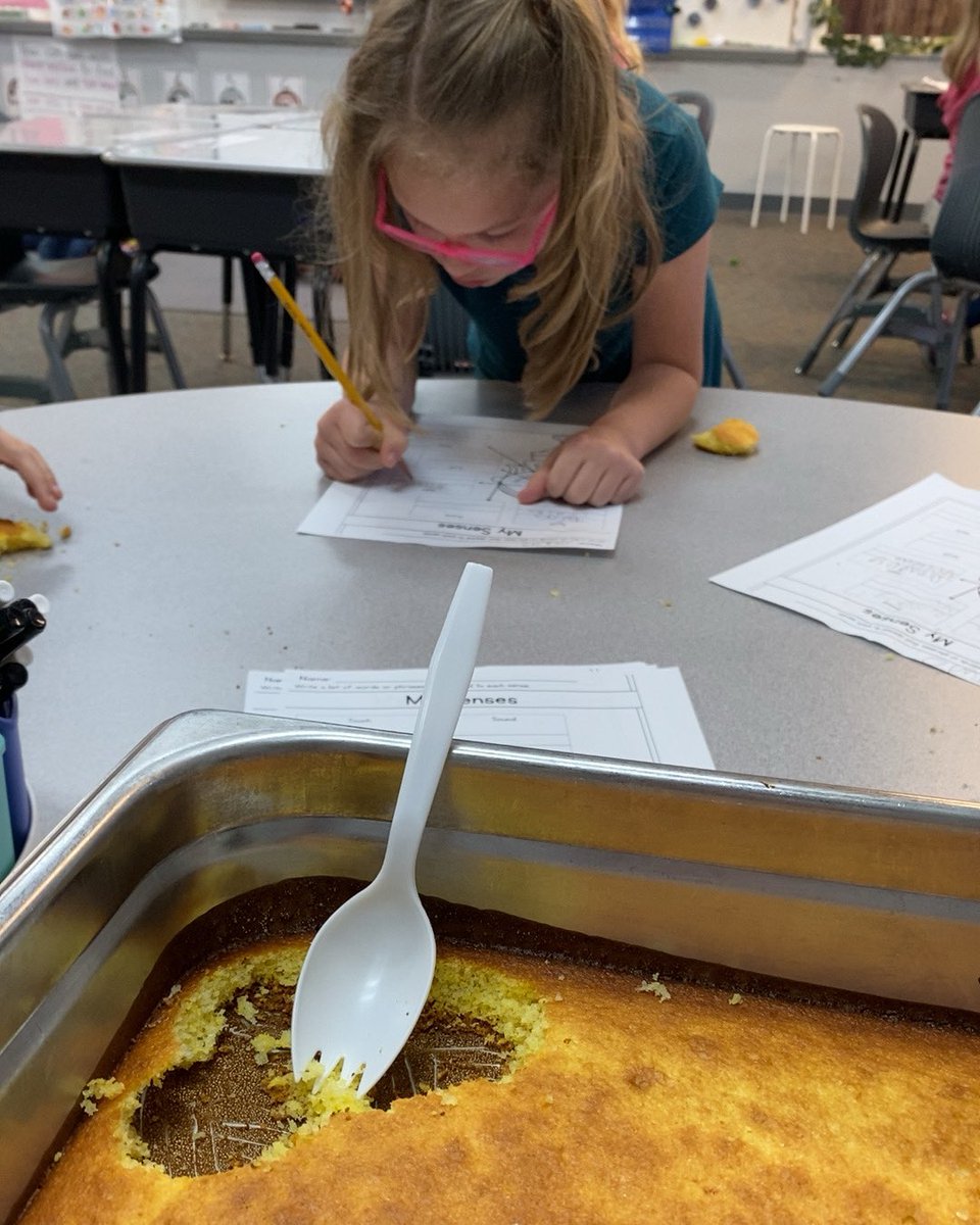 mrspruittfirst's tweet image. Using our 5 senses to explore cornbread! #heretofly @MillsRiverSch