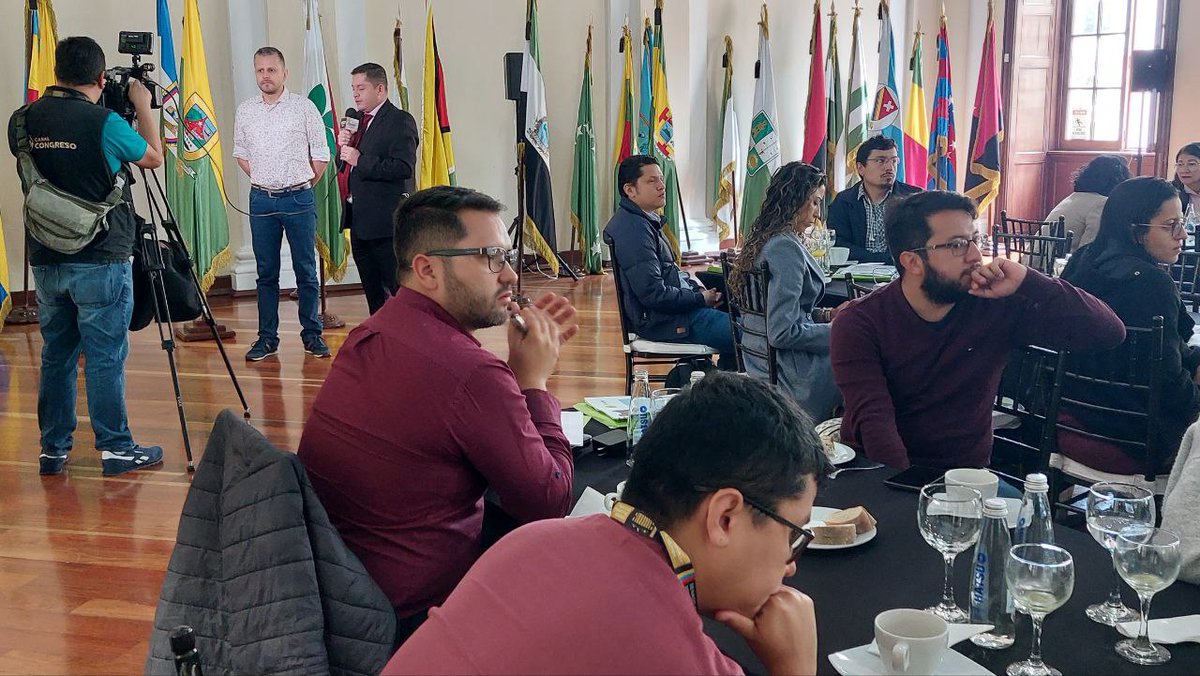 FIANColombia's tweet photo. 🗣️ Nos encontramos en el Congreso de la República presentando las recomendaciones y aportes al PND, con las que buscamos se garantice el Derecho Humano a la Alimentación y la Soberanía Alimentaria.
En este 🧵les compartimos 4️⃣ de las recomendaciones que se deben priorizar https://t.co/svO1SbQ2VZ