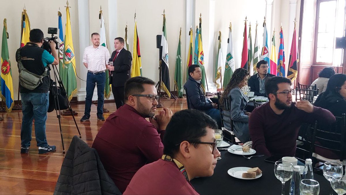 FIANColombia's tweet photo. 🗣️ Nos encontramos en el Congreso de la República presentando las recomendaciones y aportes al PND, con las que buscamos se garantice el Derecho Humano a la Alimentación y la Soberanía Alimentaria.
En este 🧵les compartimos 4️⃣ de las recomendaciones que se deben priorizar https://t.co/svO1SbQ2VZ
