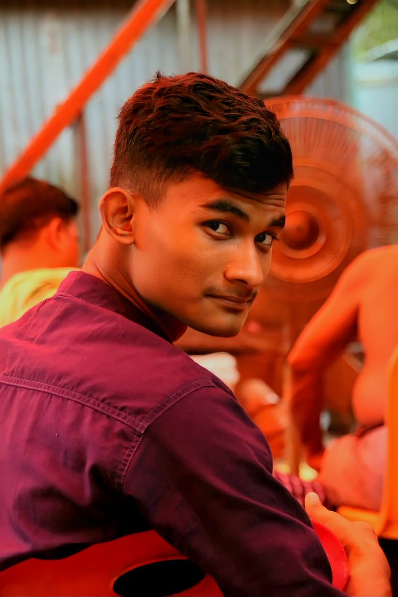 এই চোখে তাকিয়ো না 👀
তুমি লুটপাট হয়ে যাবে.. 💫