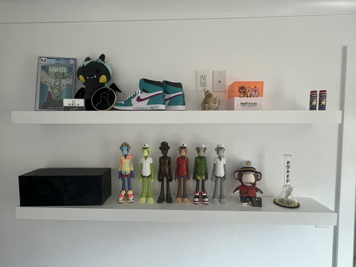 Novinski_ETH's tweet image. Finally got my shelves up. A lot to unpack. Love the little collection I have going. Little flex with the 1 of 50 Bronze Cast Curtis statuette !! @Ghxsts @BoredApeYC @veefriends @VinnieHager