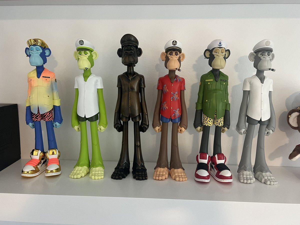 Novinski_ETH's tweet image. Finally got my shelves up. A lot to unpack. Love the little collection I have going. Little flex with the 1 of 50 Bronze Cast Curtis statuette !! @Ghxsts @BoredApeYC @veefriends @VinnieHager