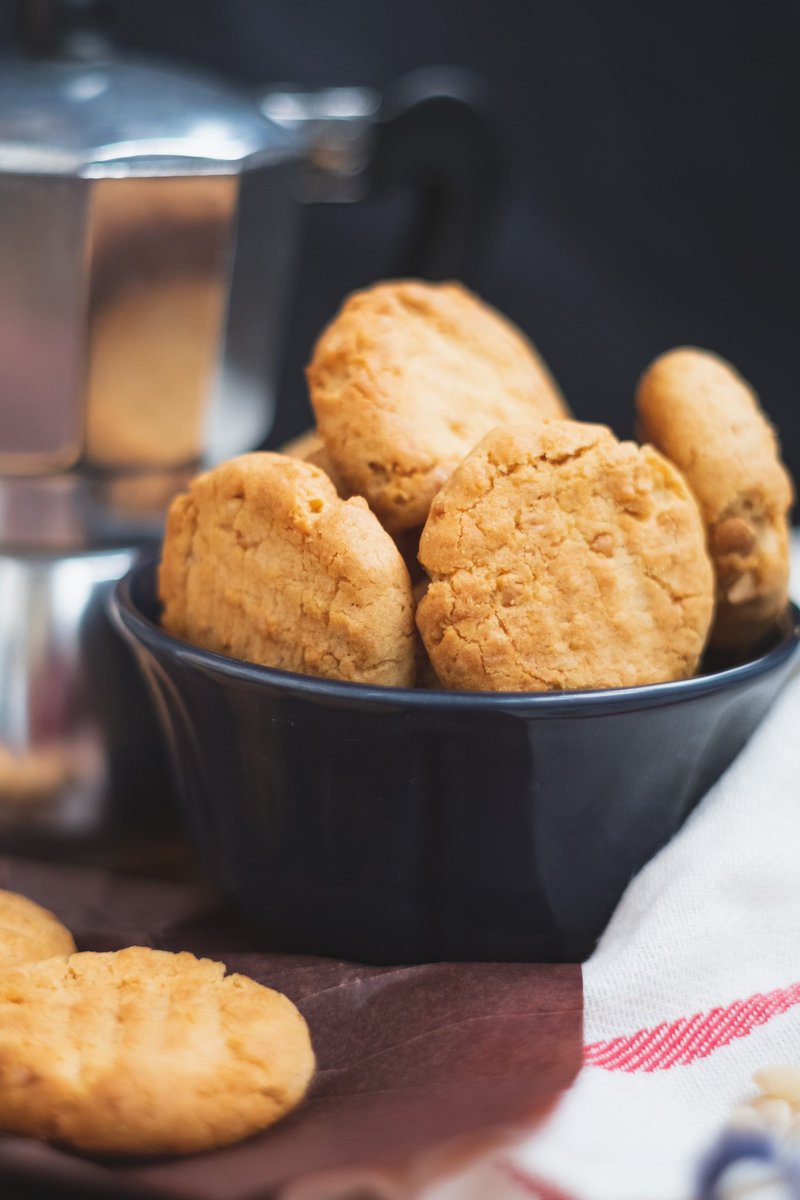 Celebrate National Peanut Butter Lover’s Day the easy way with 3-Ingredient Peanut Butter Cookies! All you need is peanut butter, sugar, and an egg. Full recipe on our IG account.

#likefoodchicago  #chicagosuburbs #chifoodie #chicagofoodie #shoplocalchicago #chicagofoodblog