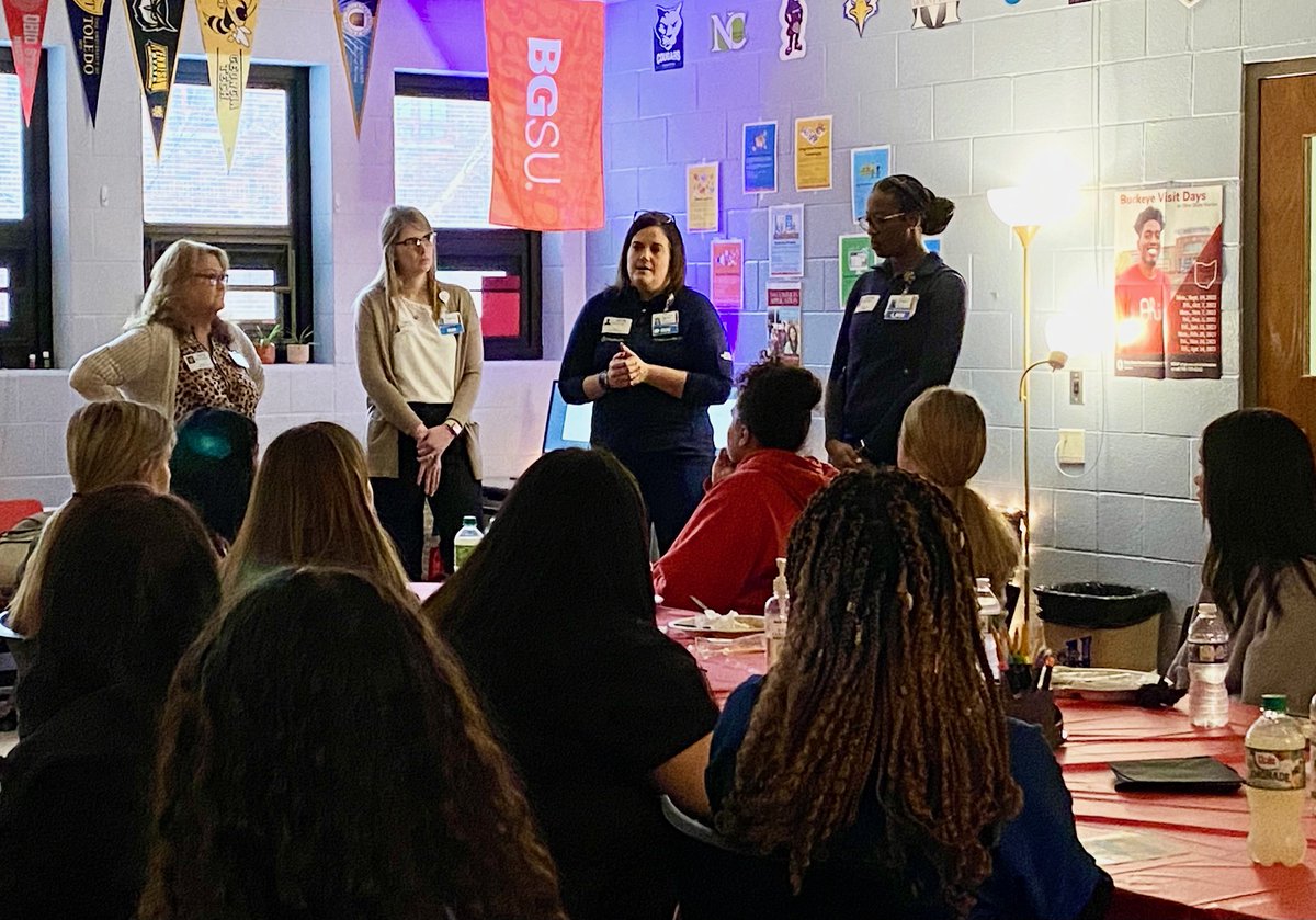 🩺 👏 THANK YOU to <a href="/OhioHealth/">OhioHealth</a> for presenting to Harding High School students who are interested in the career field of nursing! We are always excited to see our Prexies exploring future possibilities! #WeRPrexies