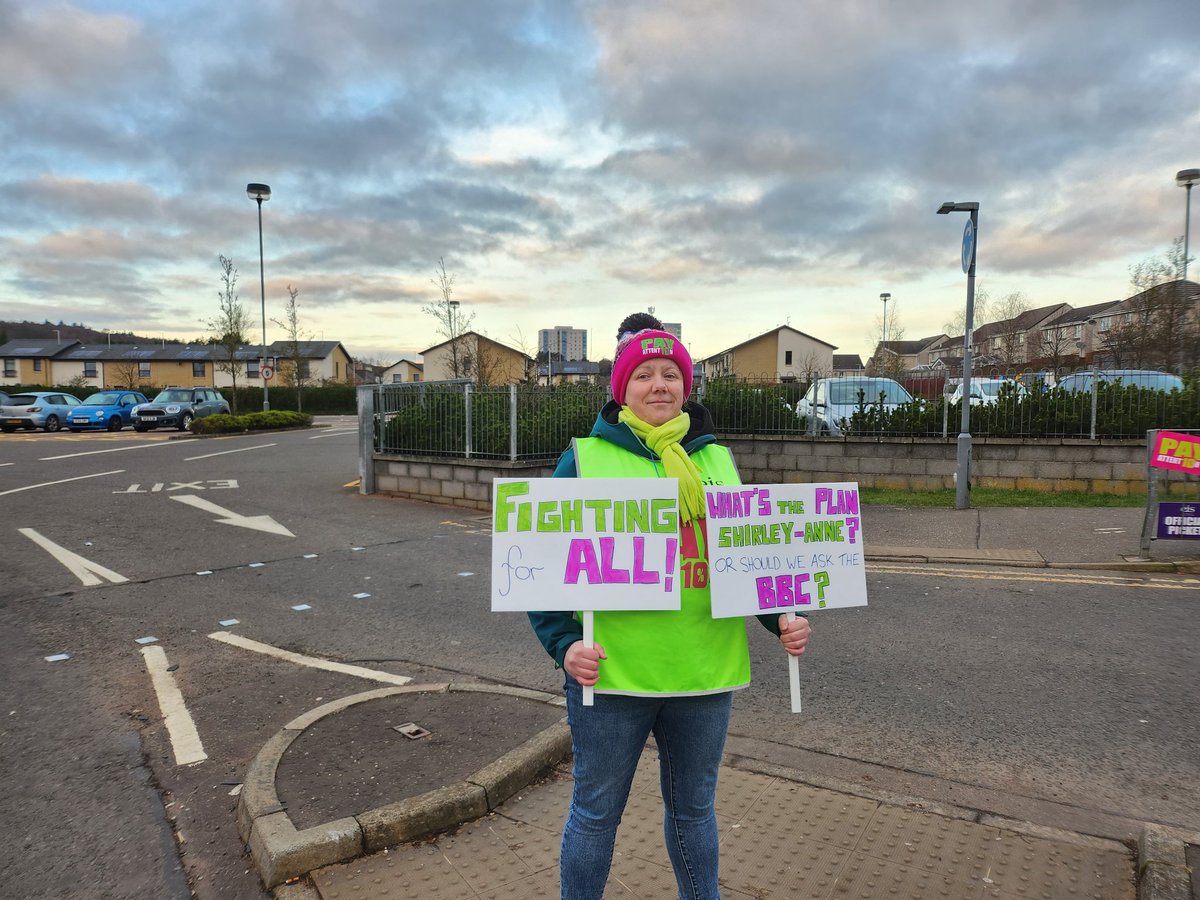 renejc76's tweet photo. Falkirk High School picket yesterday and today. Stronger together #EISunion #payattention #EISStrike https://t.co/1CMUEZCRu6