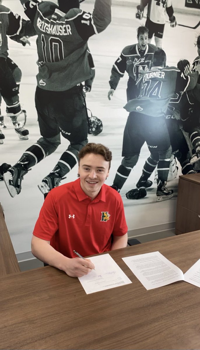 HFXMooseheads's tweet image. All smiles from Alex Doucet as he signs his entry-level contract with the Detroit Red Wings #GoMooseGo #LGRW