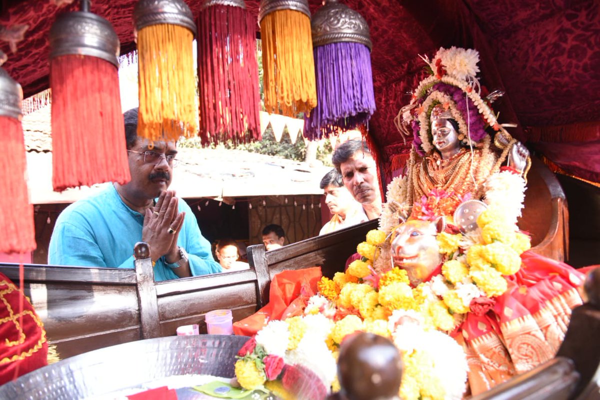 ShetSadanand's tweet photo. Offered prayers to Shree Sateri Devi Gramdevata with my prayer for the wellbeing of all on the occasion of the annual Palkhi Utsav at Merces in #Goa. https://t.co/lHK9fPelkK