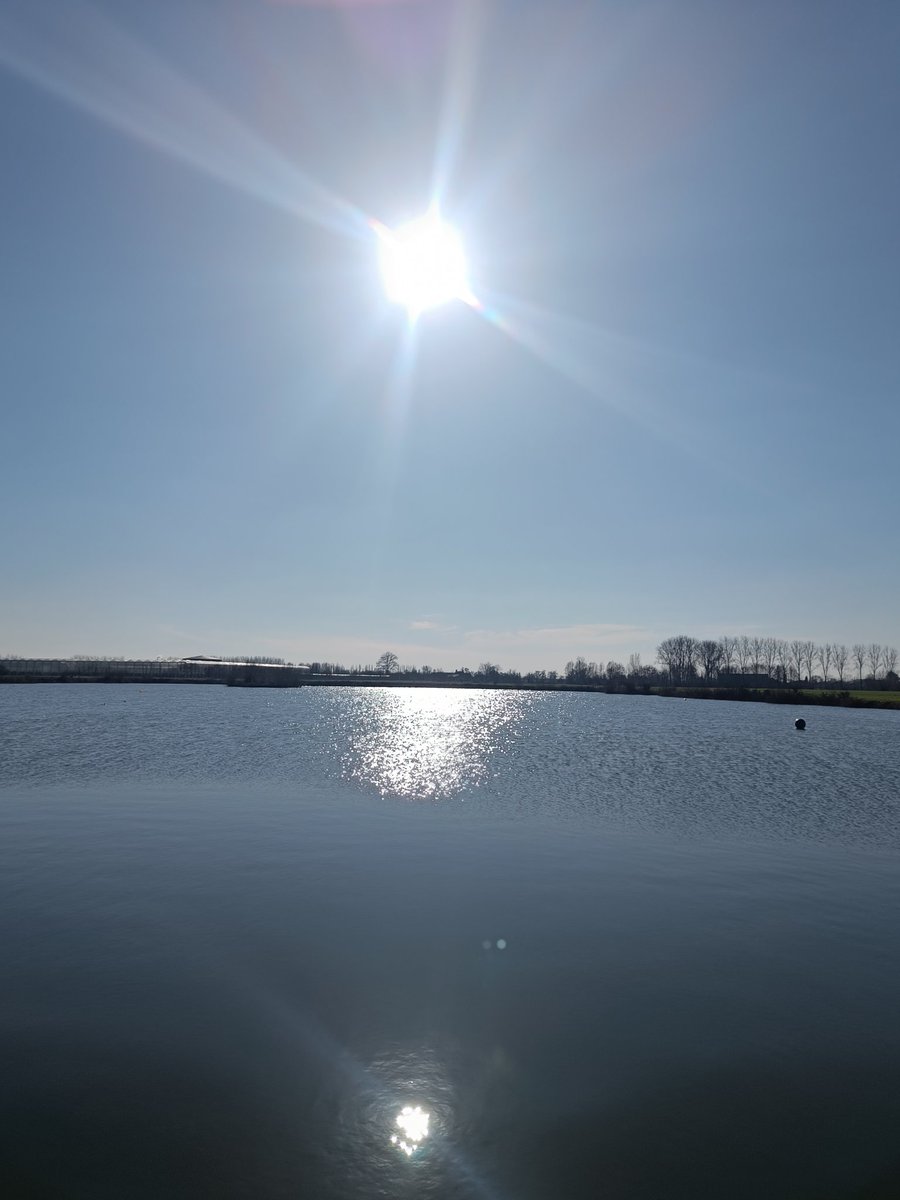 FallonDesegher's tweet photo. Embrasse-moi, mon soleil ☀️
#vrtweer #firstdayofmarch
#sunnywalk #springiscoming #NaturePhotography https://t.co/SdjlPXaXJj