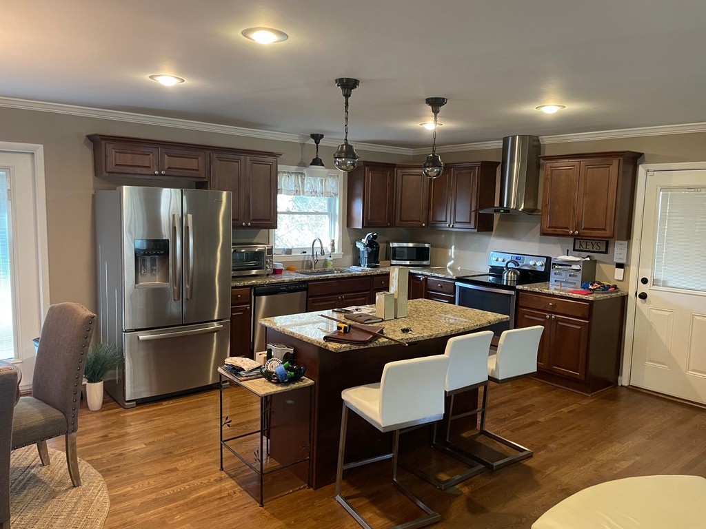 CCFFcompany's tweet photo. Insights on this 𝐊𝐢𝐭𝐜𝐡𝐞𝐧 𝐅𝐚𝐜𝐞𝐥𝐢𝐟𝐭 ☞ Refinished cabinets, refrigerator cabinet build, custom crown molding, & new hardware👍🏼
#refrigeratorcabinet #kitchenmakeover #kitchenfacelift #kitchenremodel #kitchenrenovation #kitcheninspo #beforeandafter https://t.co/ZMew80uxVu
