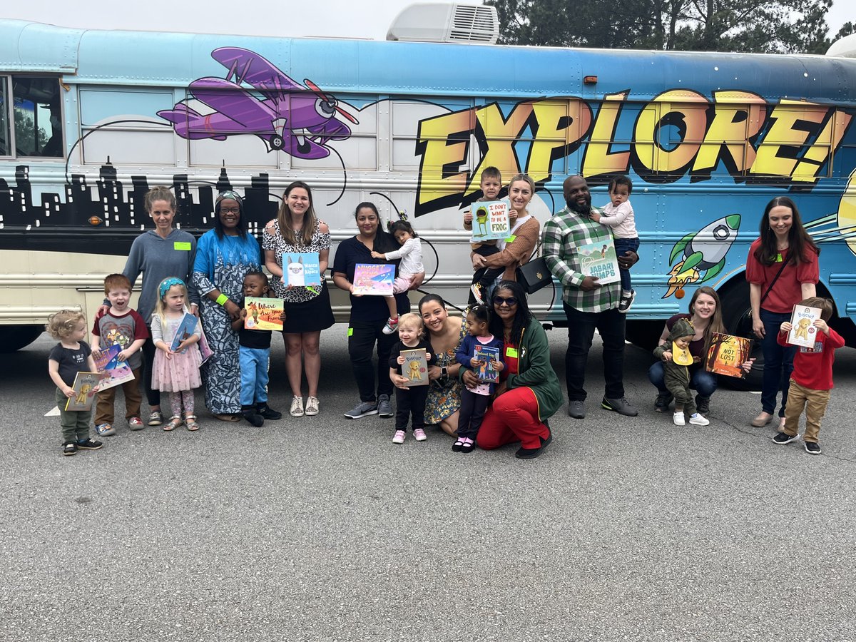 Our youngest learners in Harmony's Play 2 Learn program got to experience the book mobile this morning! ❤️📖