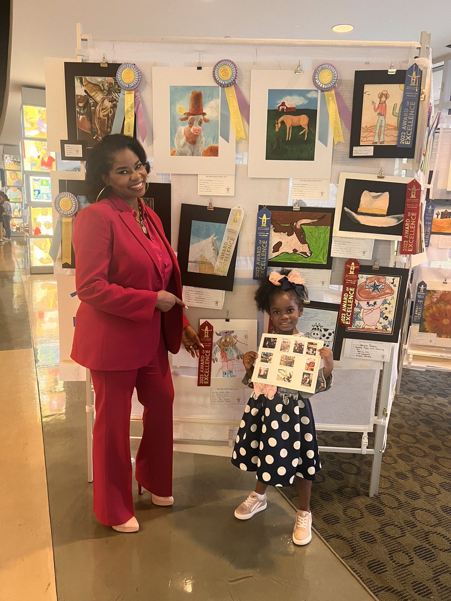 ms_owls's tweet photo. We are so proud of this little owl on being recognized for her beautiful artwork! Proud.. Proud..Teacher🎈🎉💜 https://t.co/JSUXfJtfbG