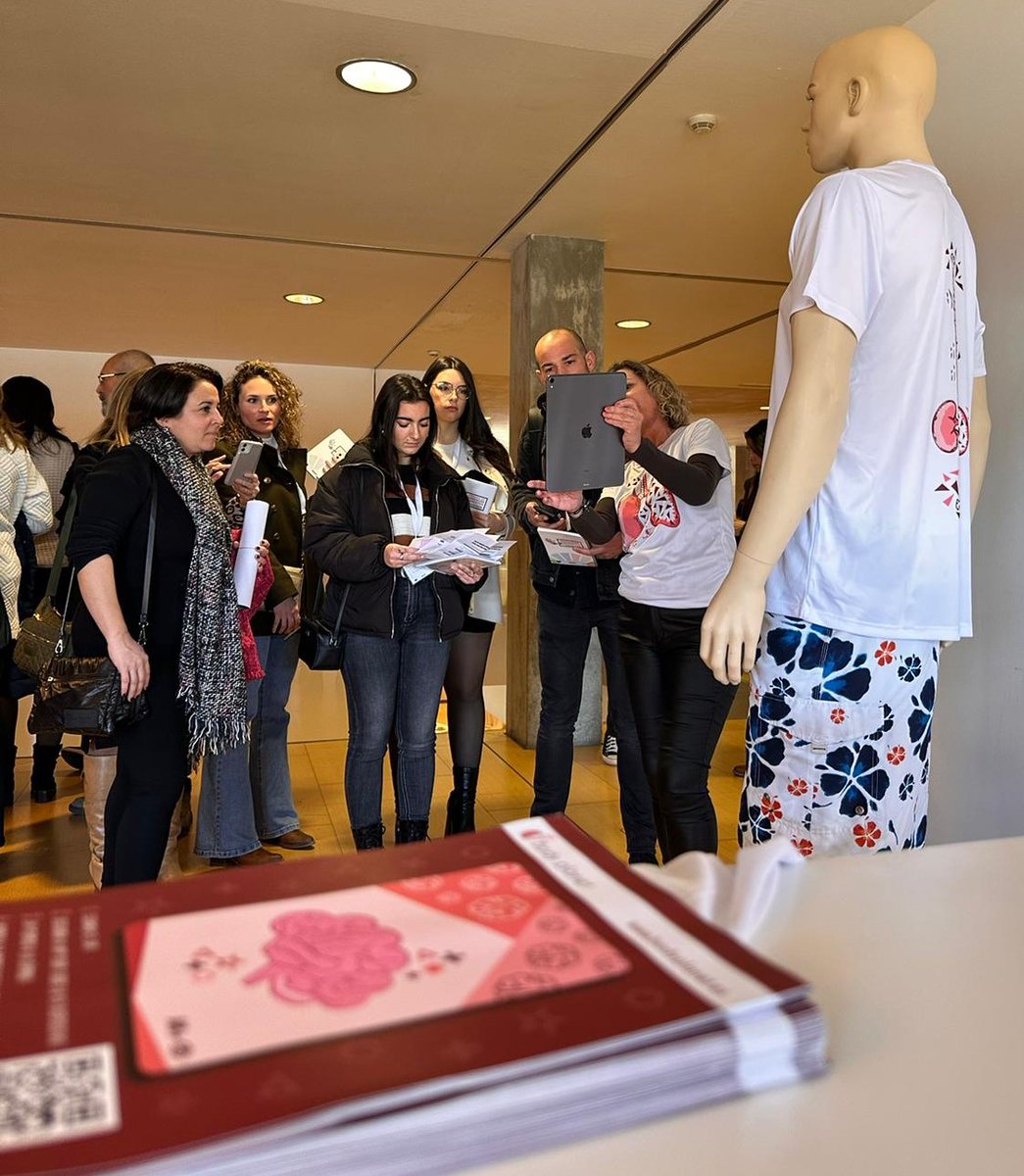 bodyplanetAR's tweet photo. Recordando la jornada de innovación educativa de este martes en Mérida.
Hemos podido hablar con muchos maestros y maestras, ver su entusiasmo y la ilusión que tienen por las #aulasdelfuturo.
Gracias a @Junta_Educacion por invitarnos a participar.
#InnovaEx23 #docentes https://t.co/E8wKEqXVRi