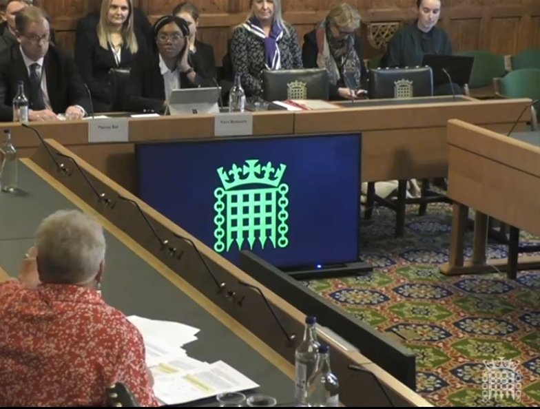 StandingforXX's tweet photo. I spy with my little eye.....someone wearing a rather lovely scarf (Marion) ๐
#GoKemi https://t.co/wTunFVvK1F