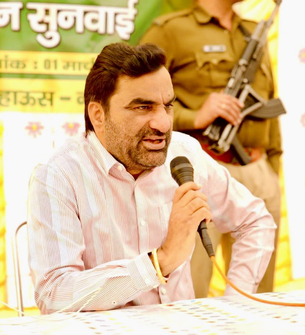 KailashGodara34's tweet photo. जब सारे विरोधी एक हो जाये तो समझ लो सामने वाला कोई सच्चा और नेक दिल वाला नेता है 👍

#जाट_रत्न_हनुमान_बेनीवाल https://t.co/tOEpXFwPo7