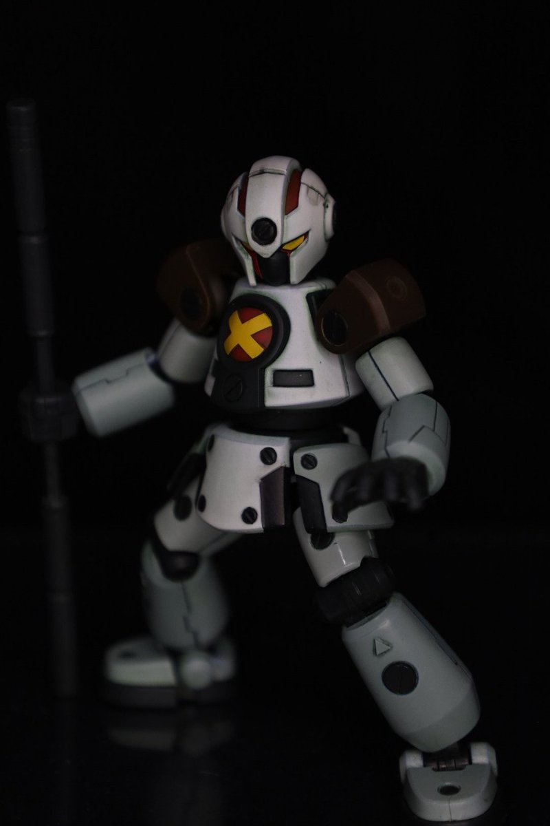 s_440ka's tweet photo. #リンプラに見せてね
白系塗装により、試作機感を出してみました。
腰アーマーを切離して、独立可動出来るように改造。
#ダンボール戦機
#lbx
#ax00 https://t.co/8DBumw3Q7E