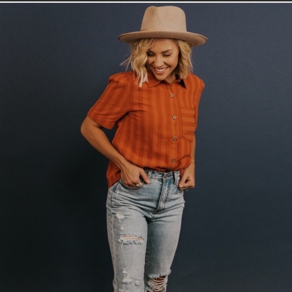 sunflower_lovin's tweet photo. So good I had to share! Check out all the items I'm loving on @Poshmarkapp #poshmark #fashion #style #shopmycloset #roolee: https://t.co/ge6OYN0RpY https://t.co/4goey2Jyod