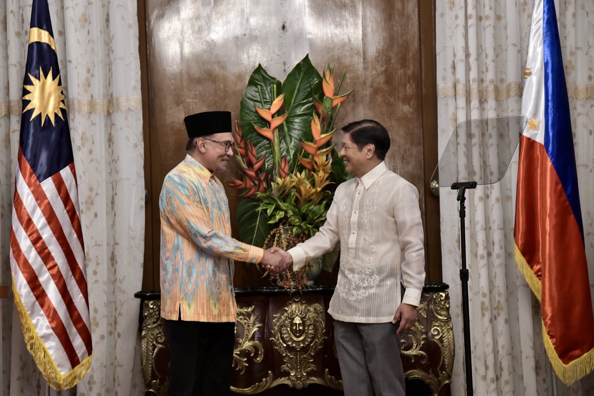 anwaribrahim's tweet photo. Saya dan delegasi Malaysia diundang untuk bersama dalam acara makan malam yang dihoskan oleh Presiden Marcos di Istana Malacañan malam ini.

#MalaysiaMADANI #MASPH https://t.co/F6AKMwgLul