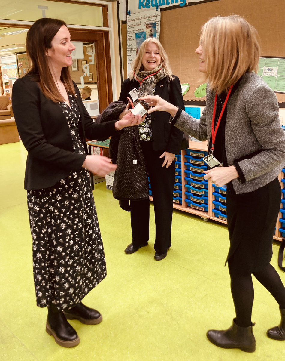 An honour to have a visit from British Ambassador, Jill Gallard @AttenboroughSc1 . Talking about sustainability, the @QGCanopy and s’mores in the forest. We look forward to your next visit. #globalcitizens #queensgreencanopy
