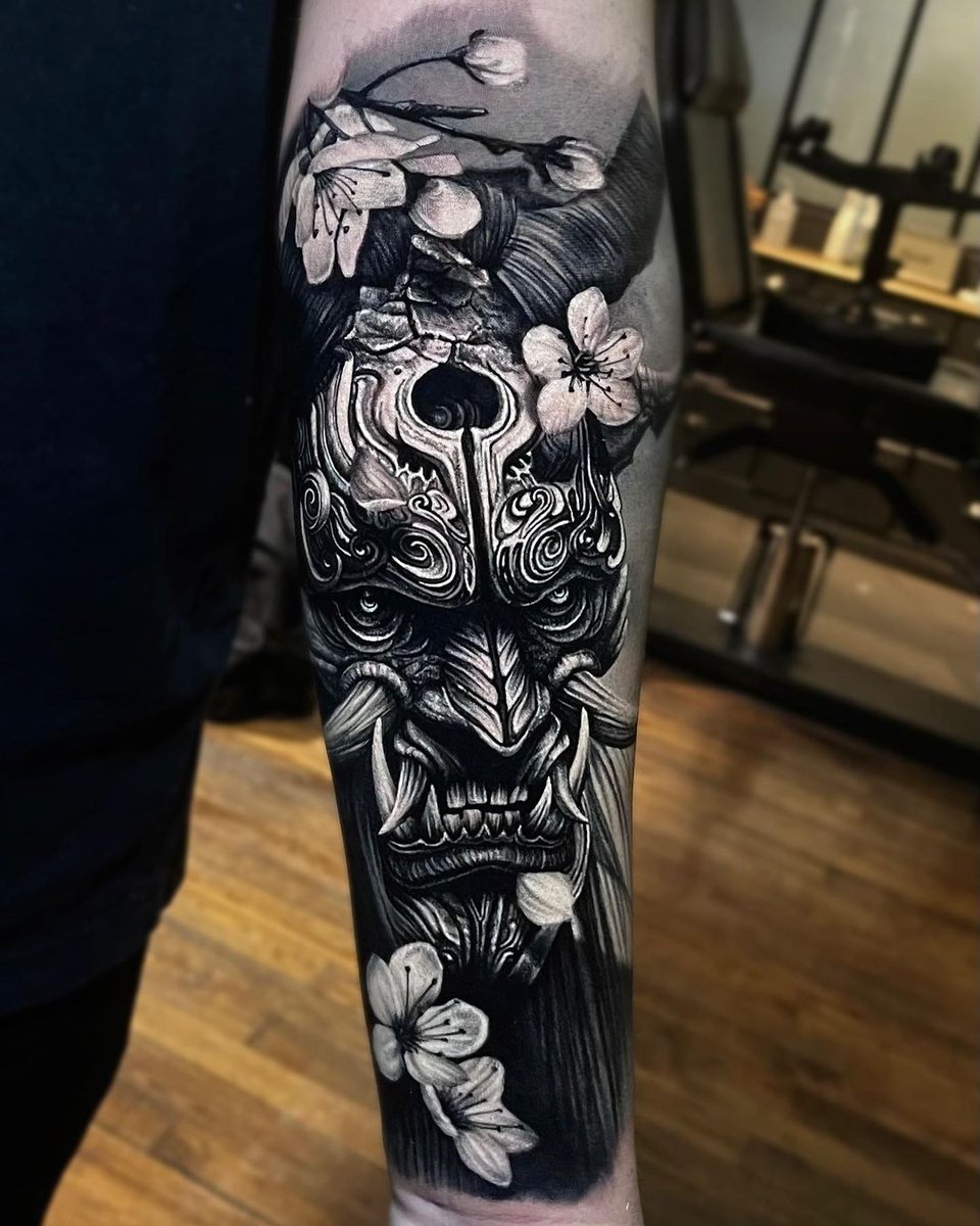 KillerInkTattoo's tweet photo. Sick black and grey work by Egon Weissberger using Killer Ink tattoo supplies!

#tattoo #blackandgreytattoo #tattooideas https://t.co/DVWQdjuSZy