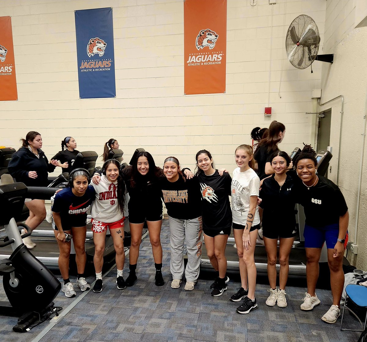 GovStateSoccer's tweet photo. ⚽️🐯⚽️🐯⚽️

Our Ladies are BACK!!

Fitness work/testing and lots of futsal ahead!!

So happy to have all our Ladies back!!

#JoinTheJaguars 
#SpringTraining 
#ITSTIME https://t.co/IQd6cKigRN