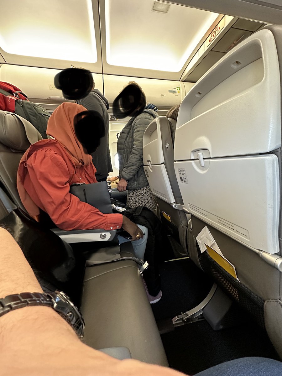 WalickiDominik's tweet photo. @adrianmierzej86 @LOTPLAirlines Teraz to standart. Tak wygląda biznes klasa w Iberii https://t.co/2G6COLIpGN