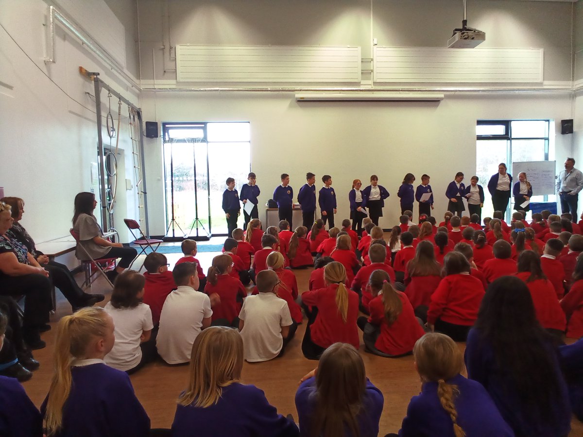 GCPYEAR6's tweet image. Today we were lucky enough to have Ian Bland in to do poetry workshops with us! We explored different poems and had a go at writing and performing our own. #gcpliteracy #gcpenrichment @Blandpoet @PrimaryGreat